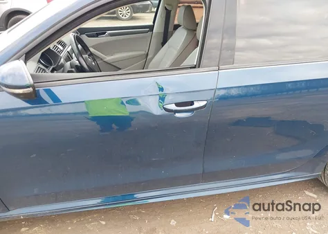 2018 Volkswagen Passat 2.0T R-Line/2.0T S z USA, uszkodzony, nr VIN 1VWAA7A31JC023061